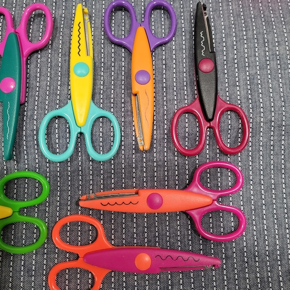 Crafters' Bundle - Miscellaneous Assortment of Arts and Craft Supplies - Picture 9 of 12